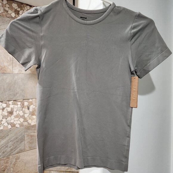 SKIMS Tops - SKIMS Soft Smoothing t shirt